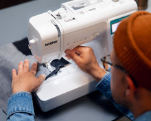 Lade das Bild in den Galerie-Viewer, Innov-is A 65 Nähmaschine